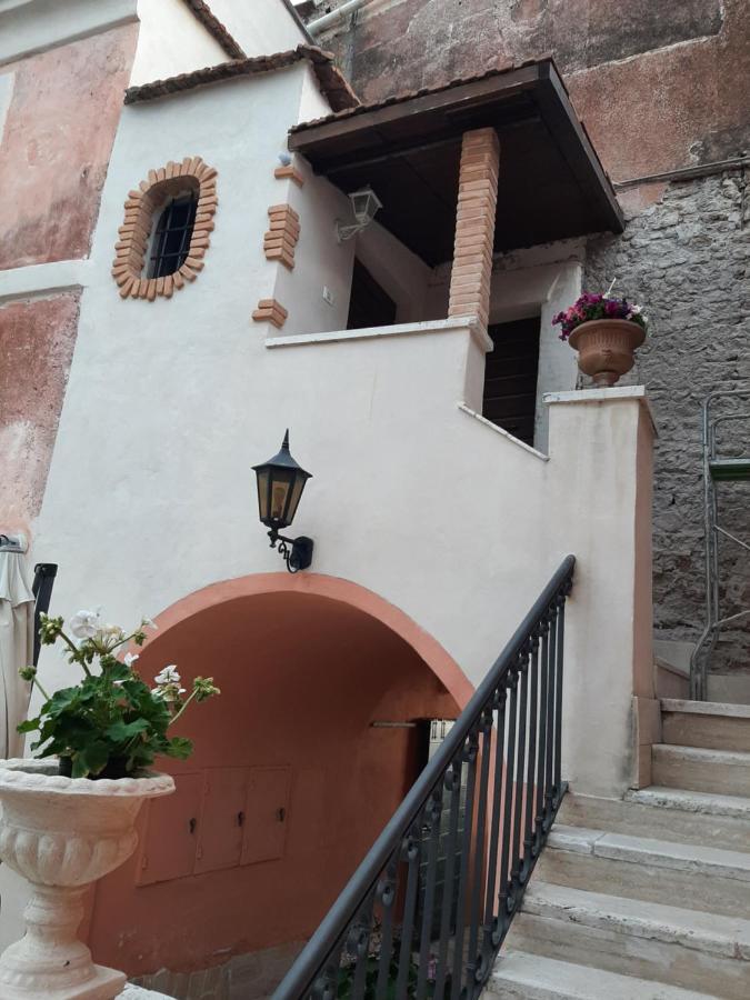 Casale Santa Maria Di San Vittorino Apartamento *